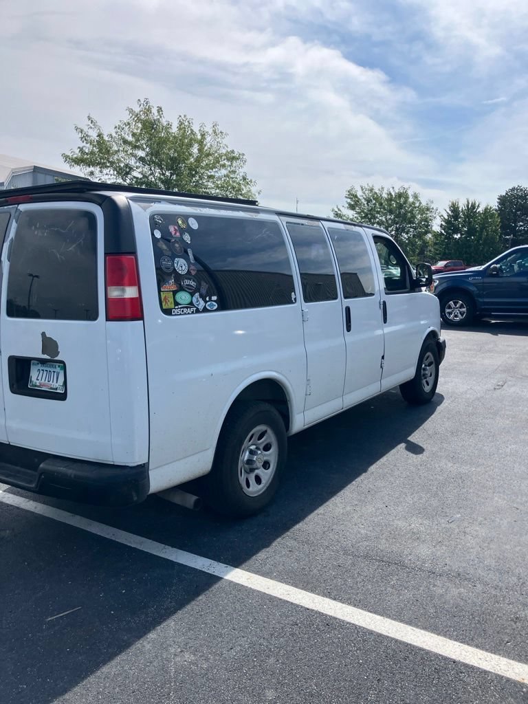 Used 2011 Chevrolet Express 1500 RWD image 3