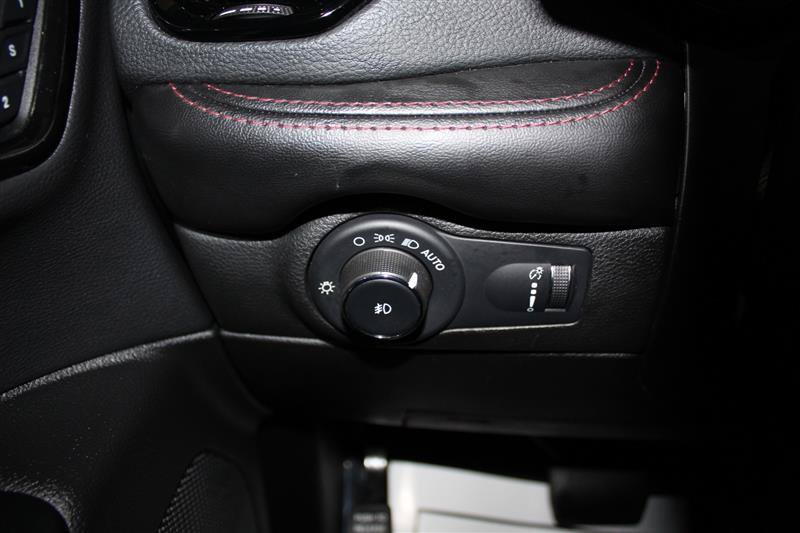 Used 2022 Dodge Durango R/T w/ Blacktop Package AWD/4WD image 28
