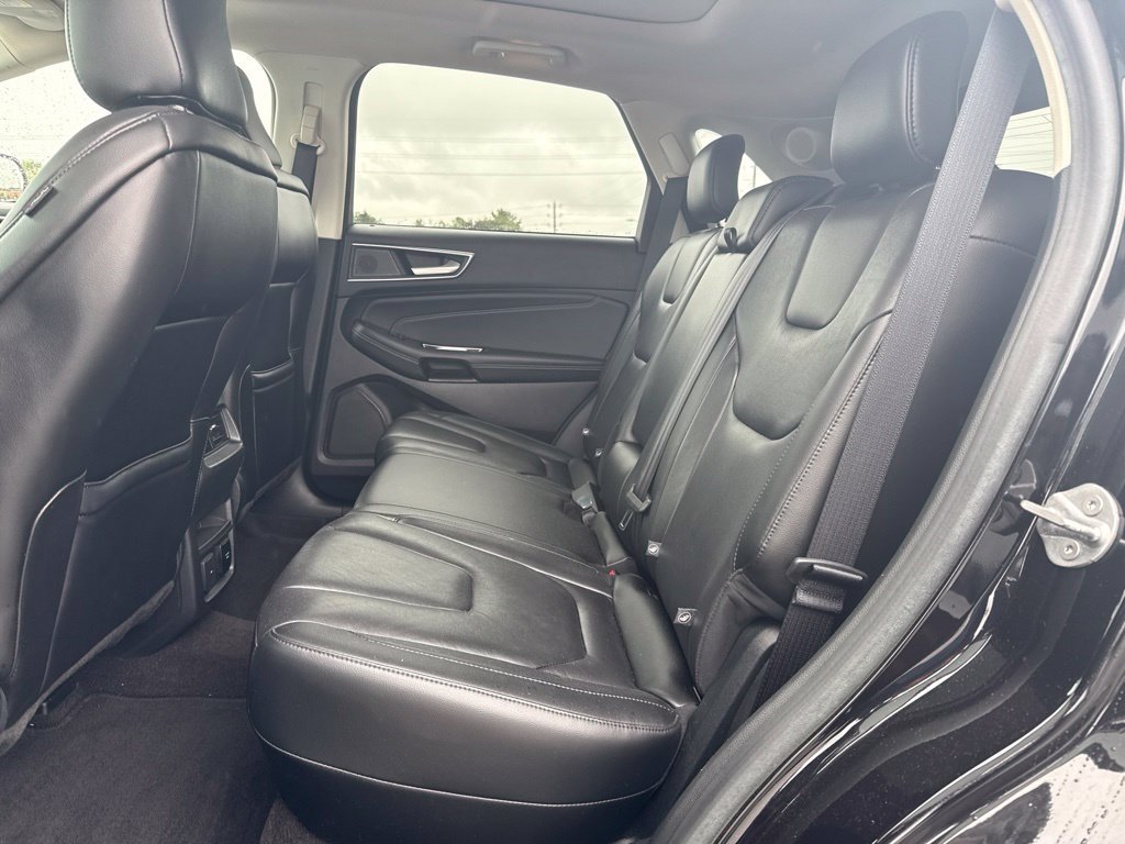 Used 2020 Ford Edge Titanium FWD image 9
