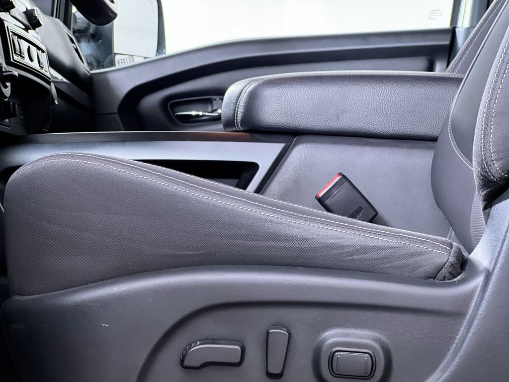 Used 2023 Nissan Titan SV w/ SV Convenience Package image 14