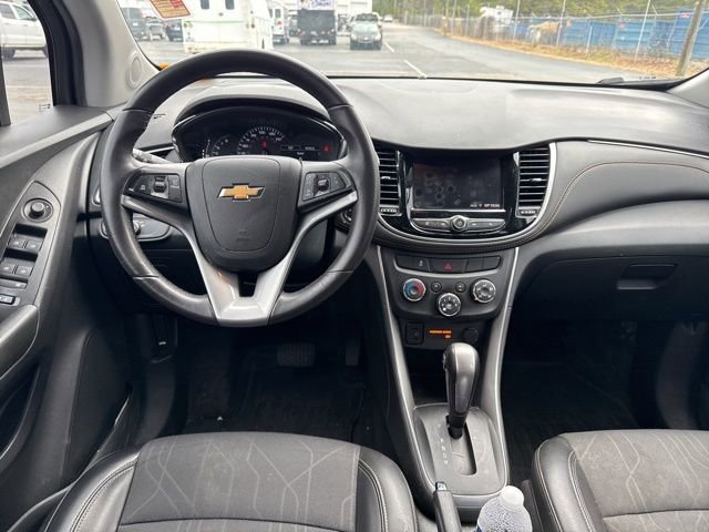 Used 2021 Chevrolet Trax LT w/ LT Convenience Package image 10