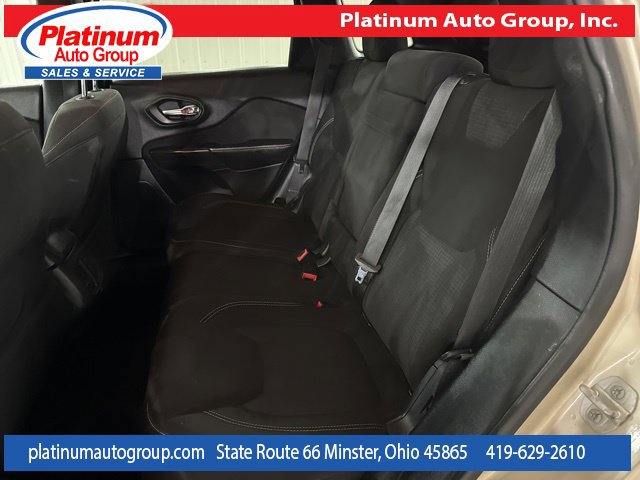 Used 2015 Jeep Cherokee Latitude w/ Comfort/Convenience Group AWD/4WD image 27
