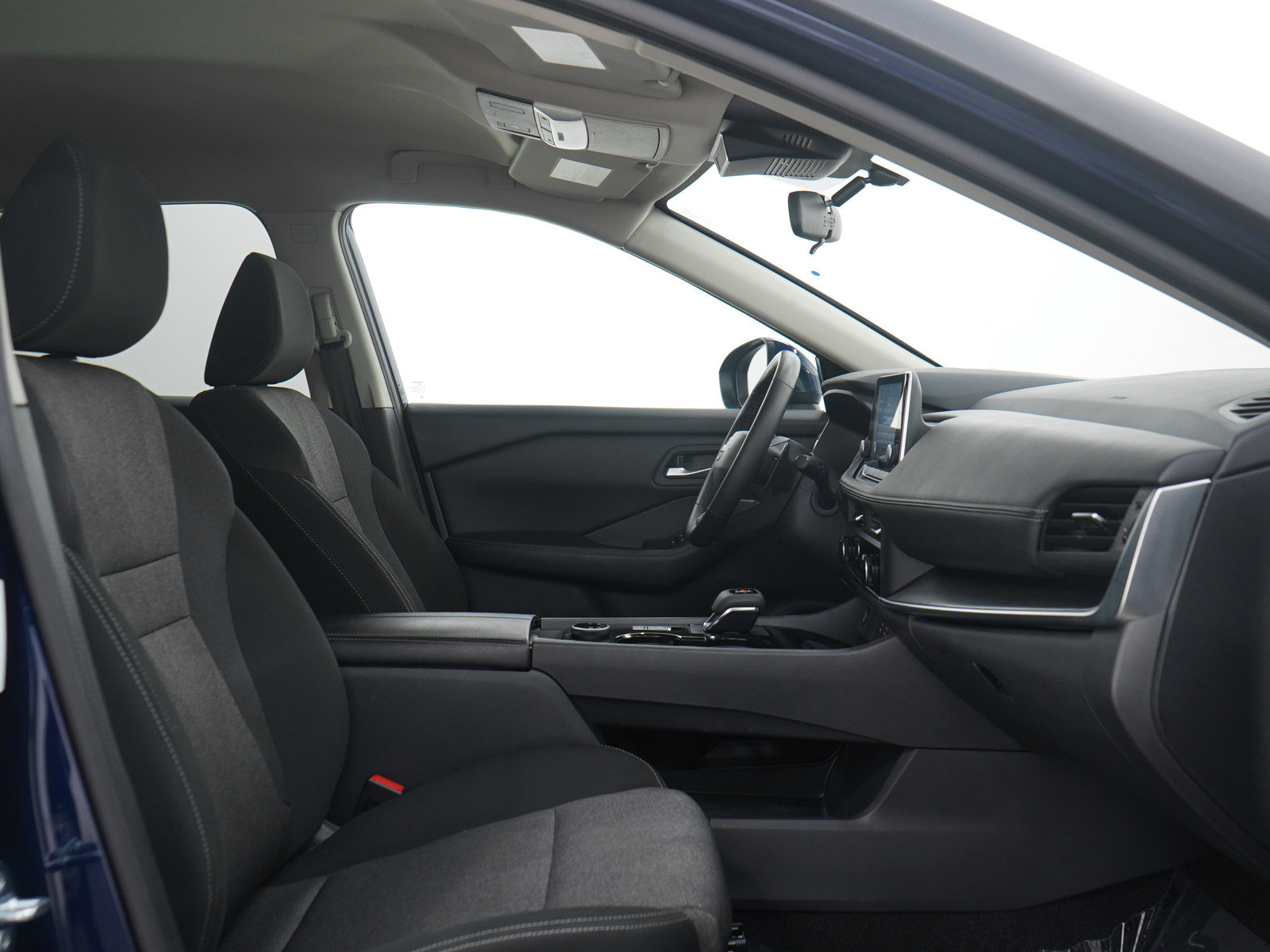 Used 2025 Nissan Rogue SV image 13