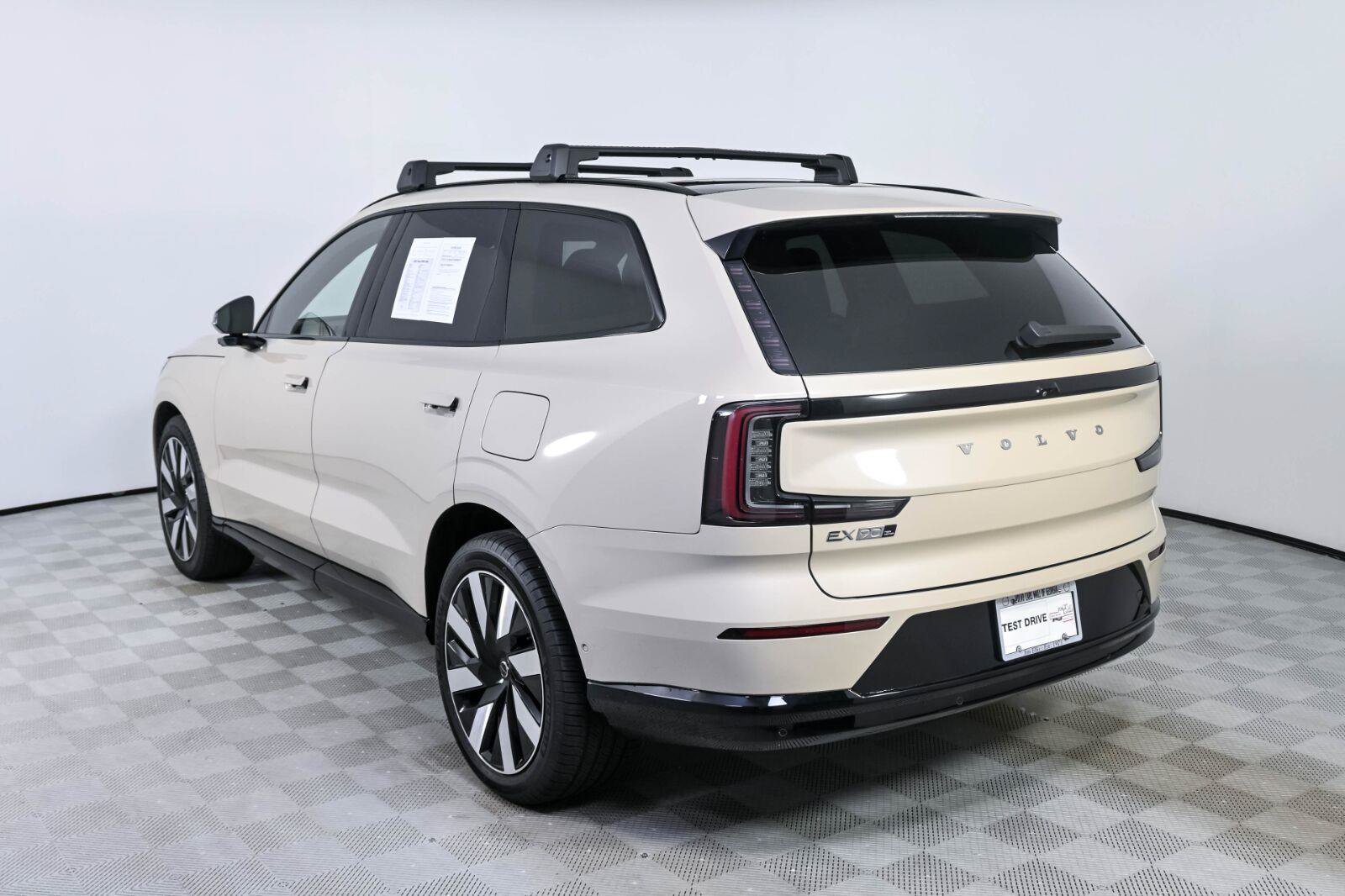 Used 2025 Volvo EX90 Ultra AWD/4WD image 3