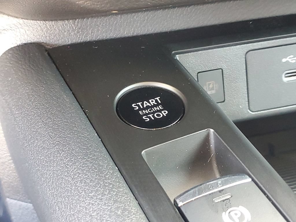 Used 2026 Nissan Kicks SV w/ Illumination Package FWD image 30