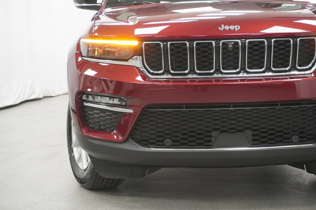 Used 2024 Jeep Grand Cherokee Limited w/ Luxury Tech Group II AWD/4WD image 7