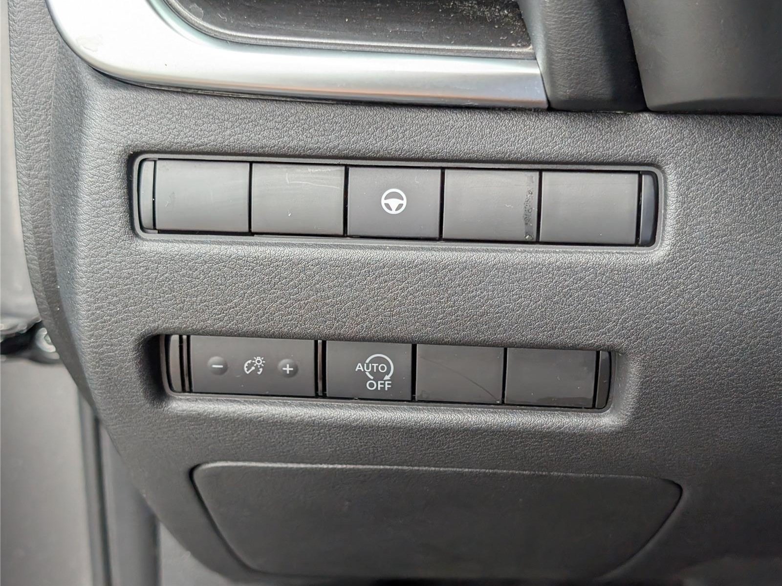 Used 2023 Nissan Rogue SV AWD/4WD image 21