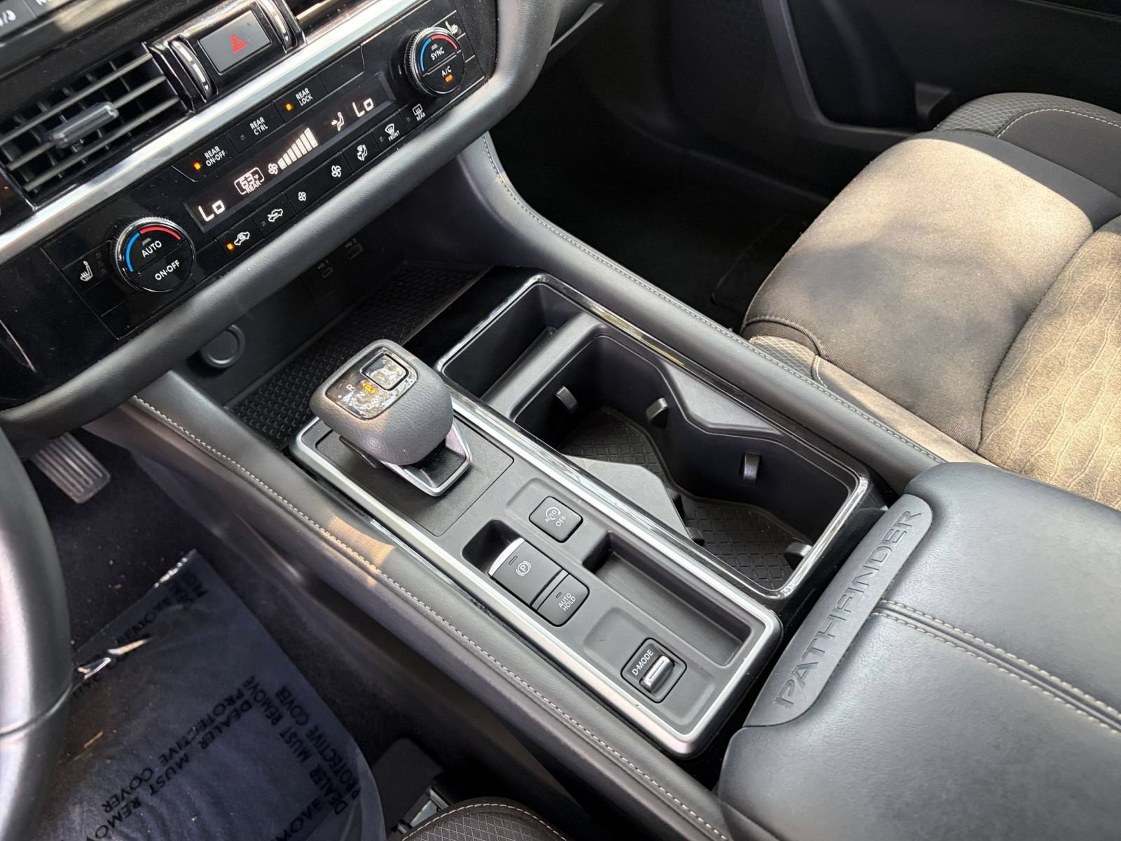 Used 2025 Nissan Pathfinder SV FWD image 43
