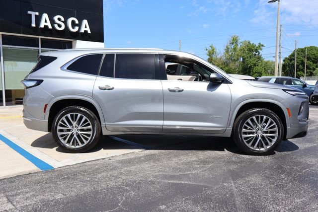 New 2026 Buick Enclave Avenir w/ Super Cruise Package FWD image 9