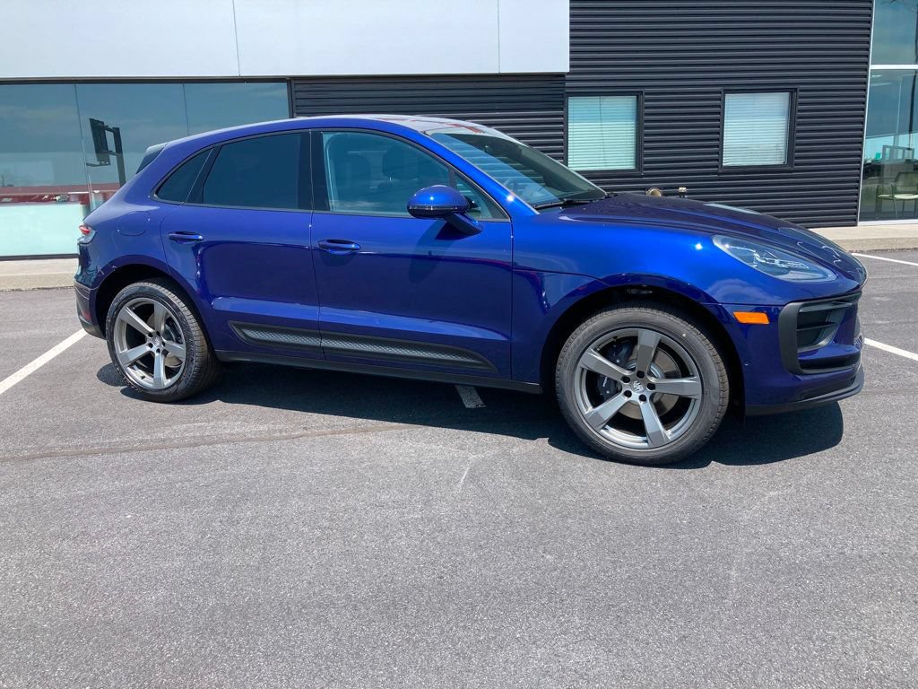 Used 2024 Porsche Macan AWD/4WD image 9