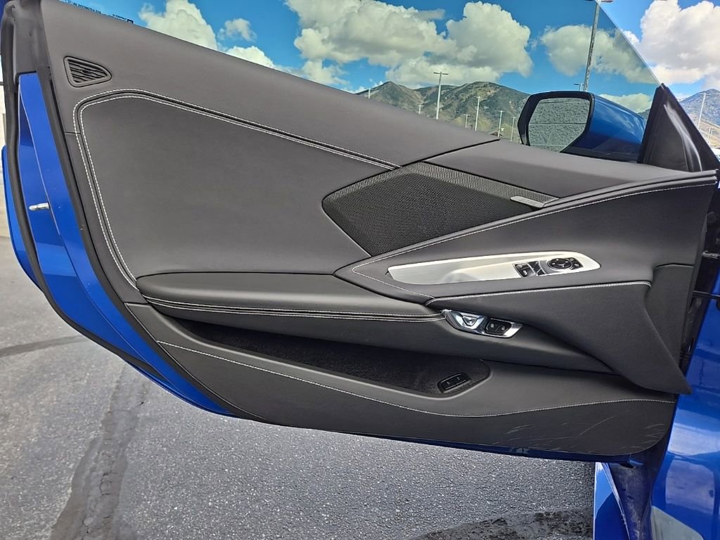 Used 2020 Chevrolet Corvette Stingray Coupe w/ Z51 Performance Package image 18