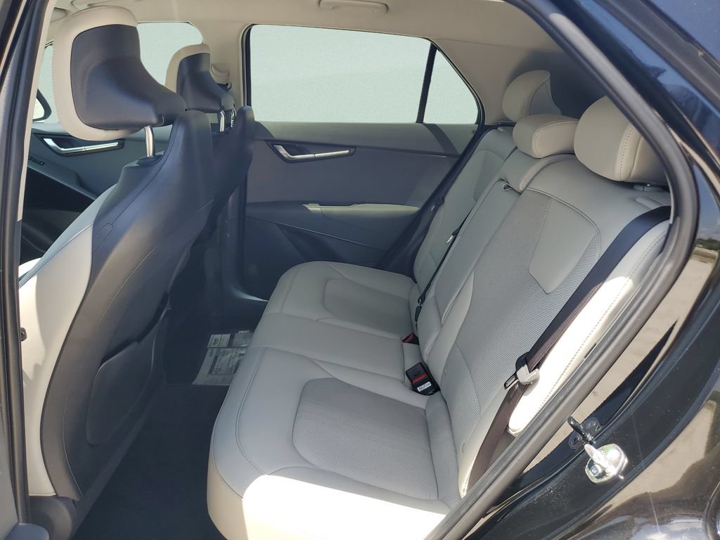 Used 2025 Kia Niro EX FWD image 10