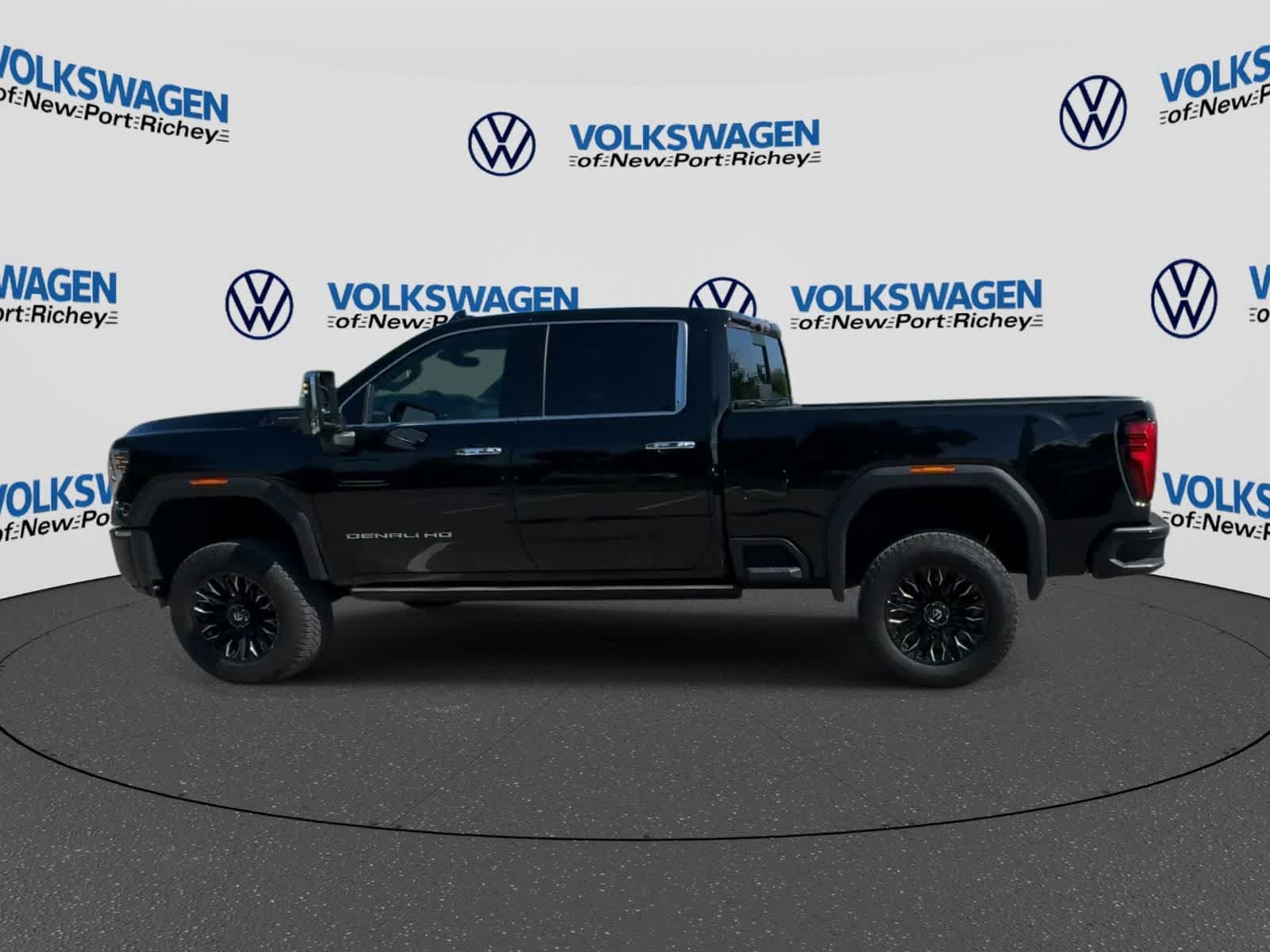 Used 2024 GMC Sierra 3500 Denali Ultimate AWD/4WD image 5