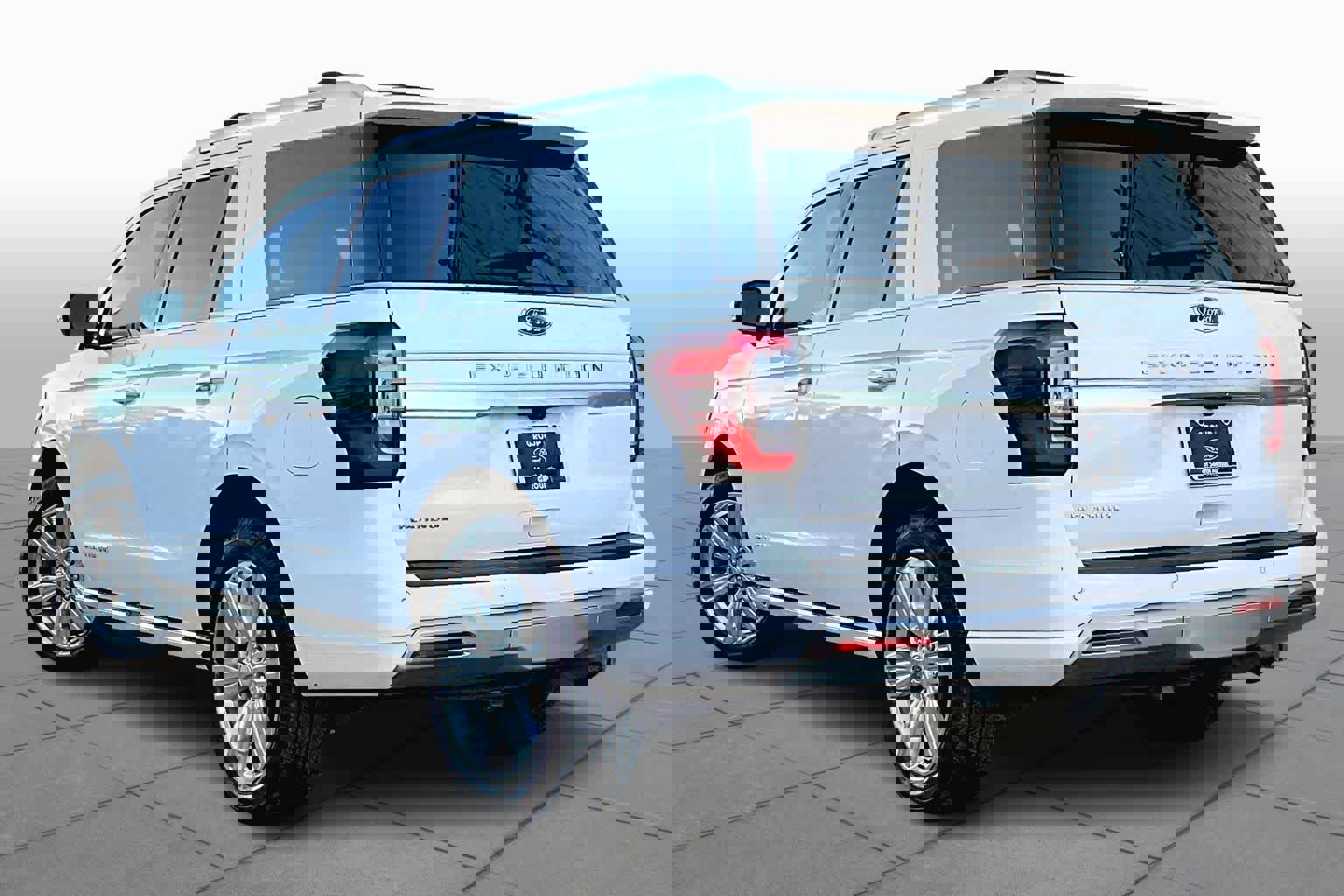 Used 2023 Ford Expedition Platinum image 11