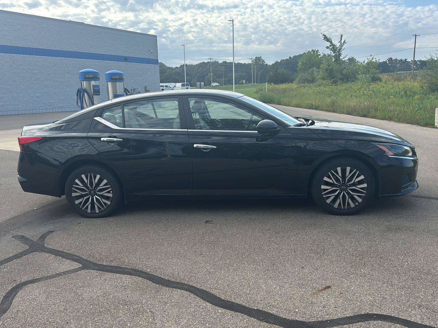 Used 2025 Nissan Altima 2.5 SV FWD image 6