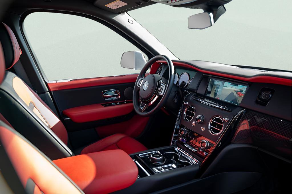 Used 2022 Rolls-Royce Cullinan Black Badge image 33