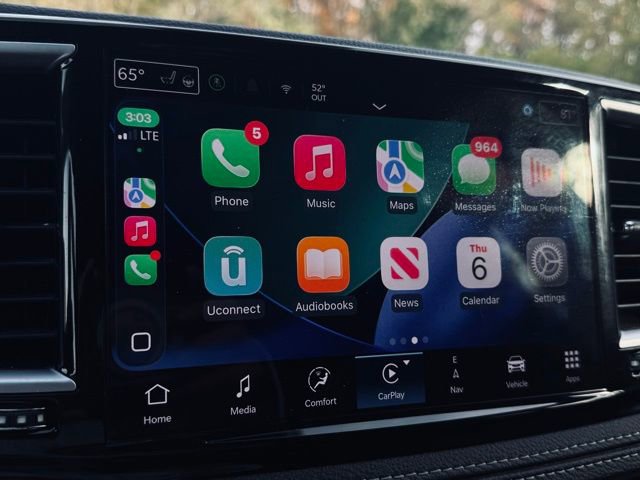 Used 2025 Chrysler Pacifica Limited image 39