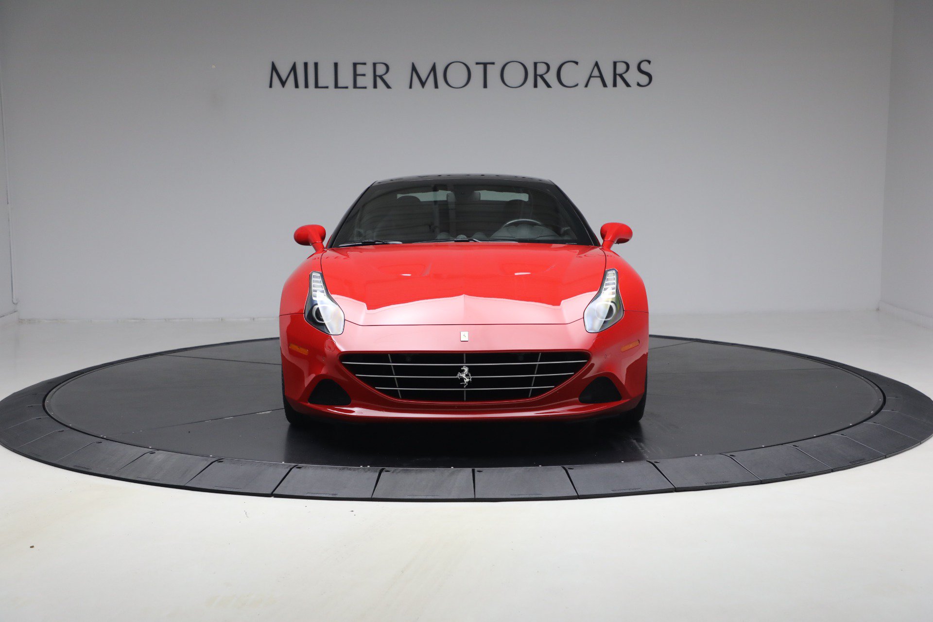 Certified 2017 Ferrari California T RWD image 40