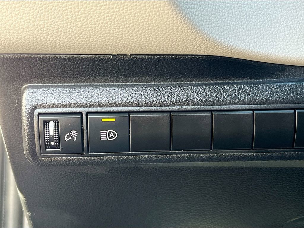 Used 2025 Toyota Corolla LE image 10