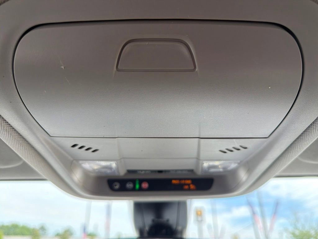 Used 2023 GMC Acadia SLE w/ Driver Convenience Package FWD image 23