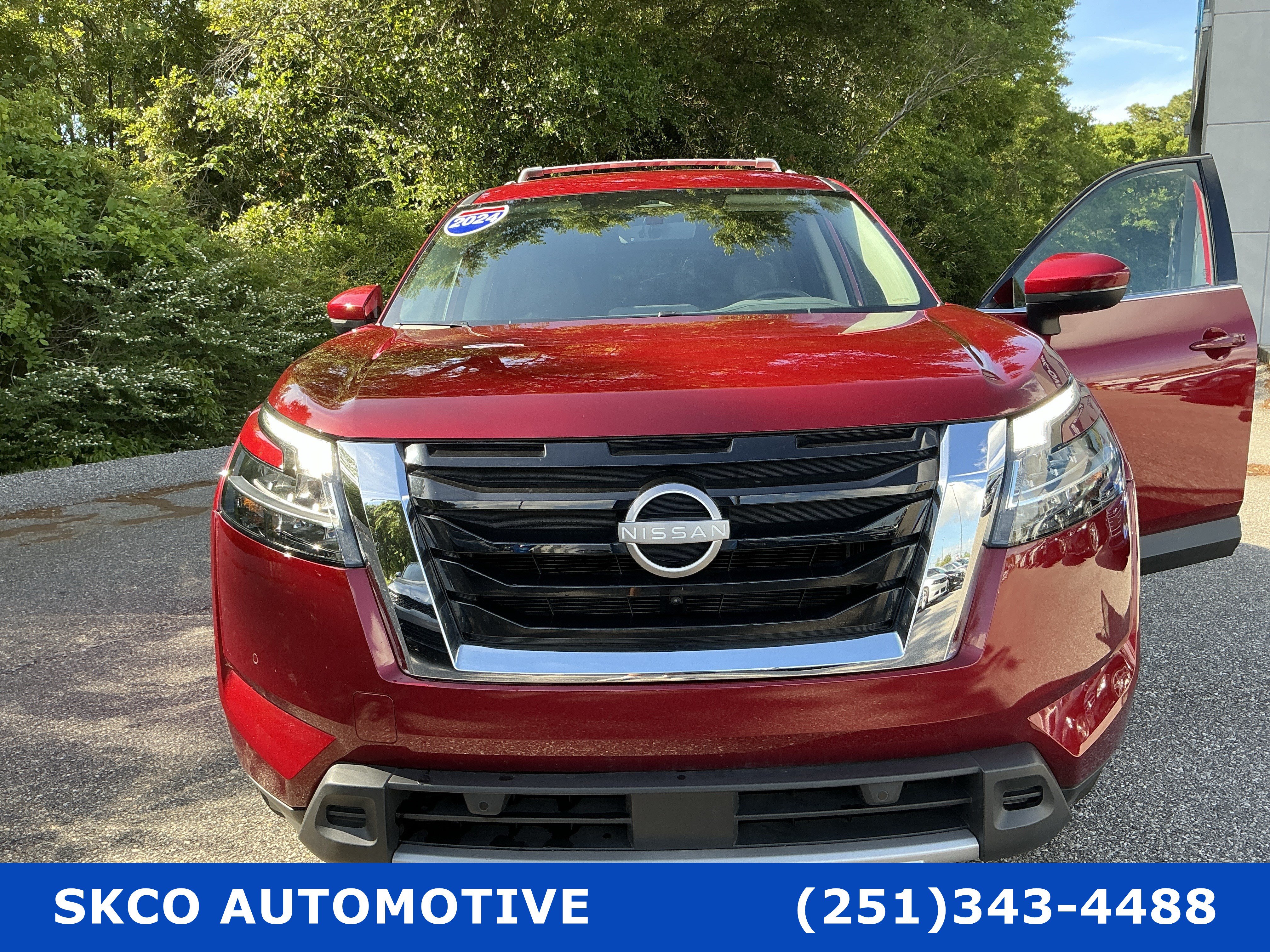 Used 2024 Nissan Pathfinder SL FWD image 8