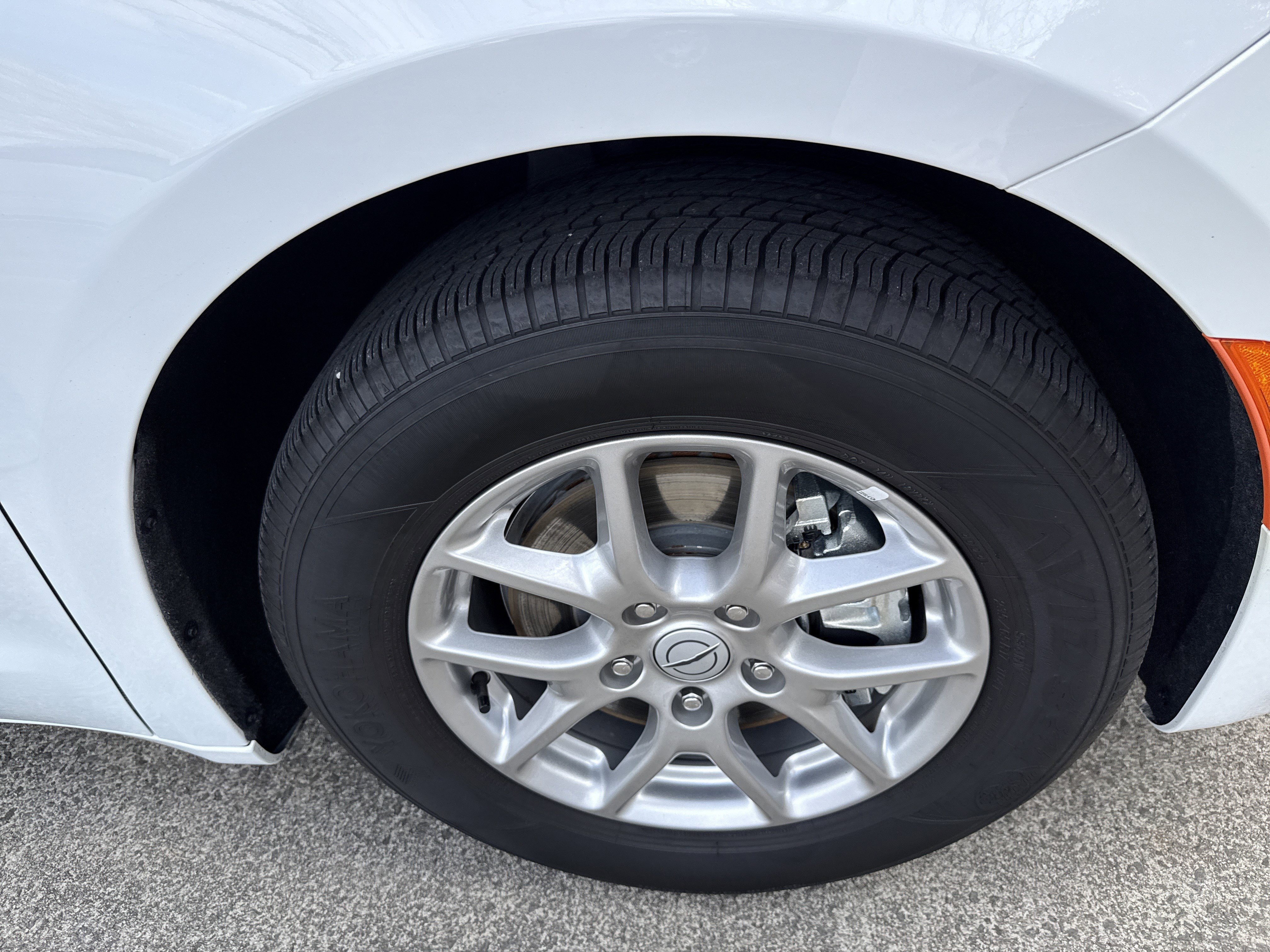 Used 2025 Chrysler Pacifica Select image 12