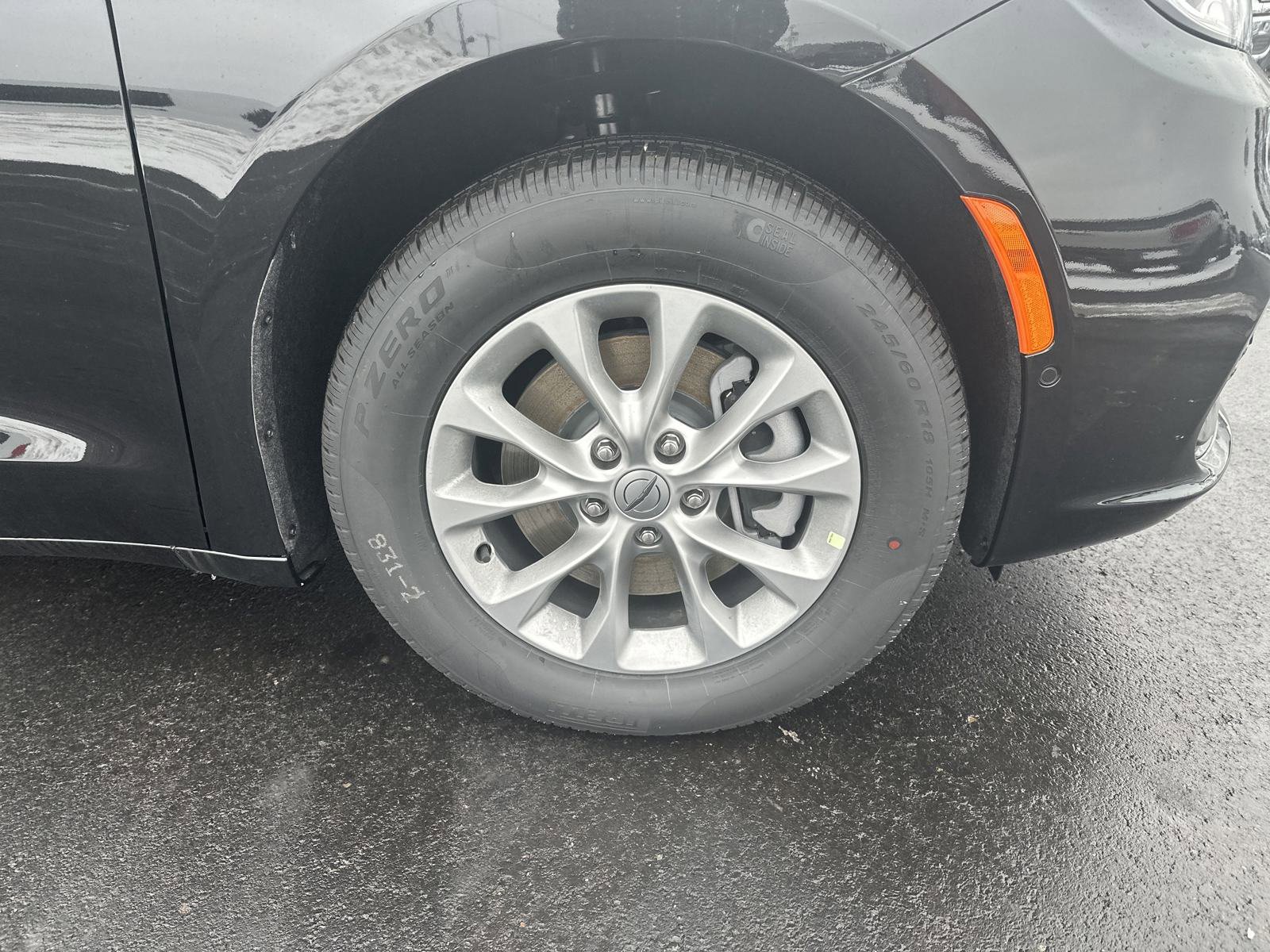 New 2025 Chrysler Pacifica Select image 12