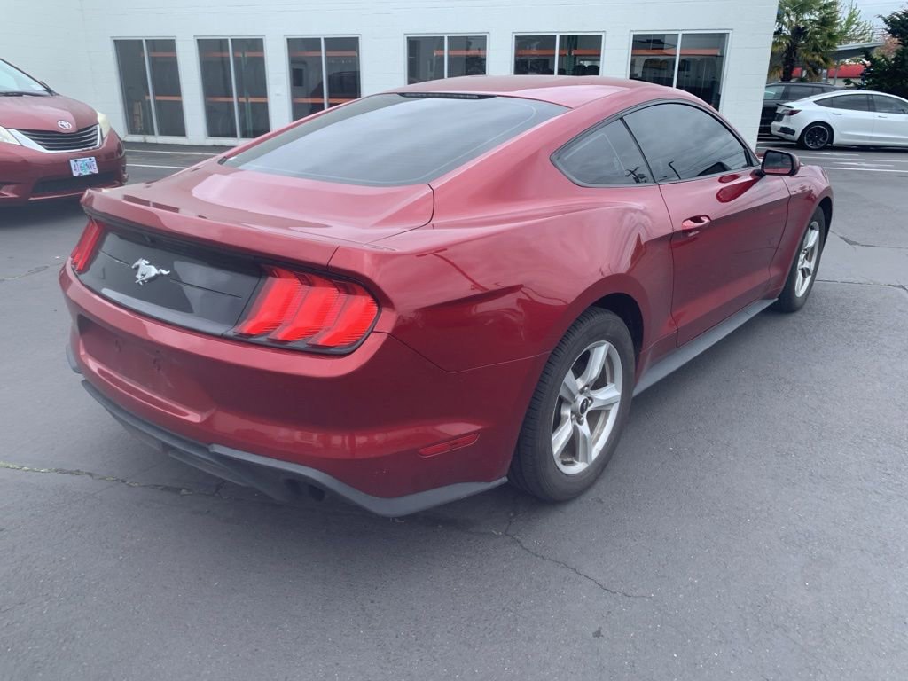 Used 2018 Ford Mustang Coupe RWD image 4