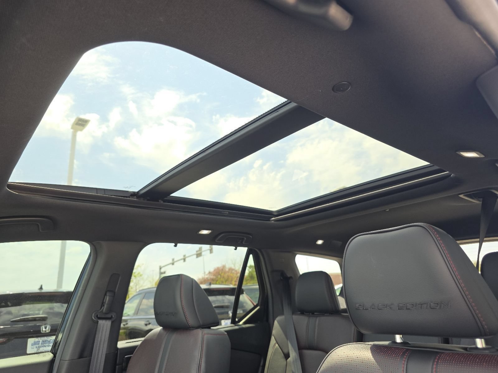 Certified 2025 Honda Pilot Black Edition image 4