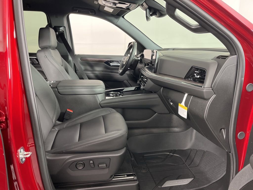 New 2026 Chevrolet Suburban LT image 8