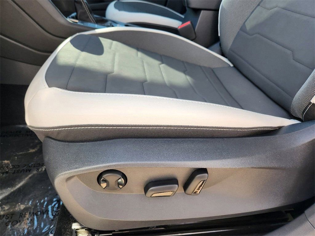 New 2025 Volkswagen Taos SE image 8