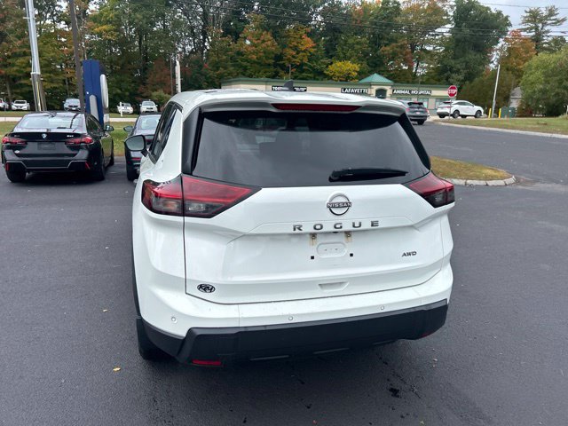 Used 2024 Nissan Rogue S AWD/4WD image 7