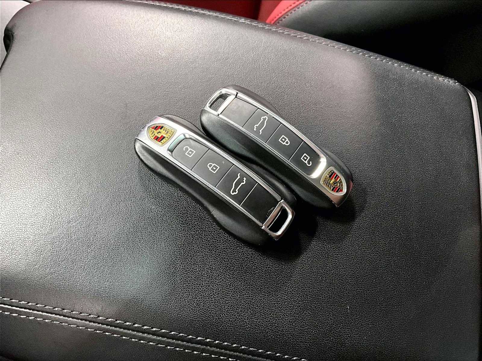 Used 2024 Porsche Cayenne image 39