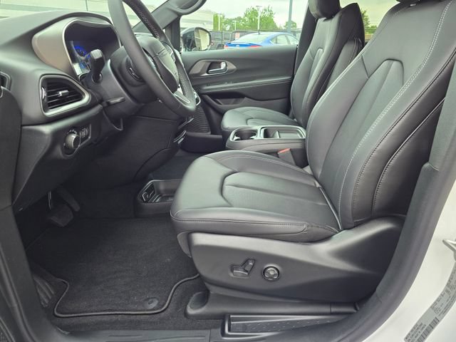New 2027 Chrysler Pacifica LX FWD image 8