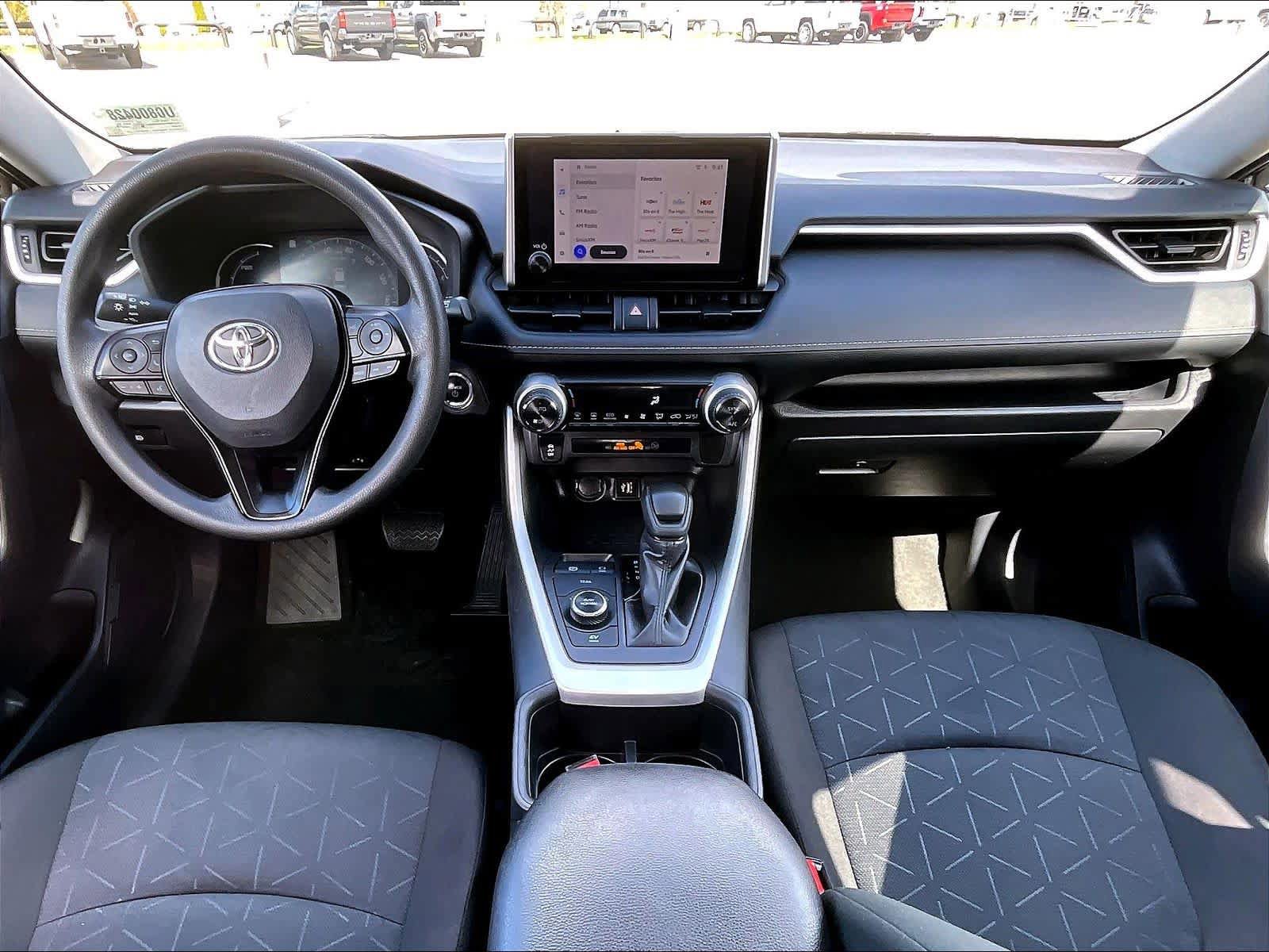 Used 2025 Toyota RAV4 XLE AWD/4WD image 21