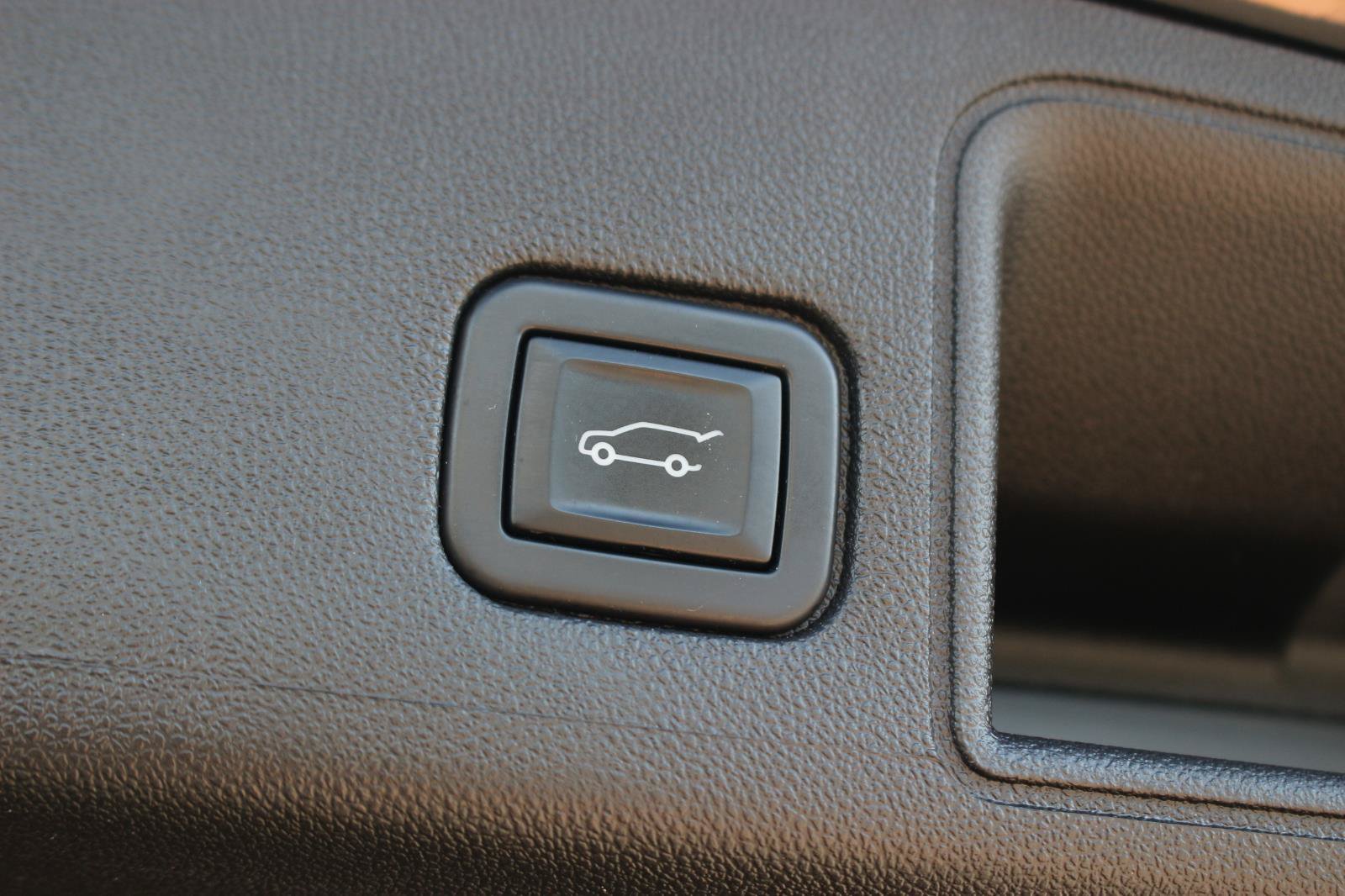 Used 2022 GMC Terrain SLT w/ Infotainment Package II FWD image 12