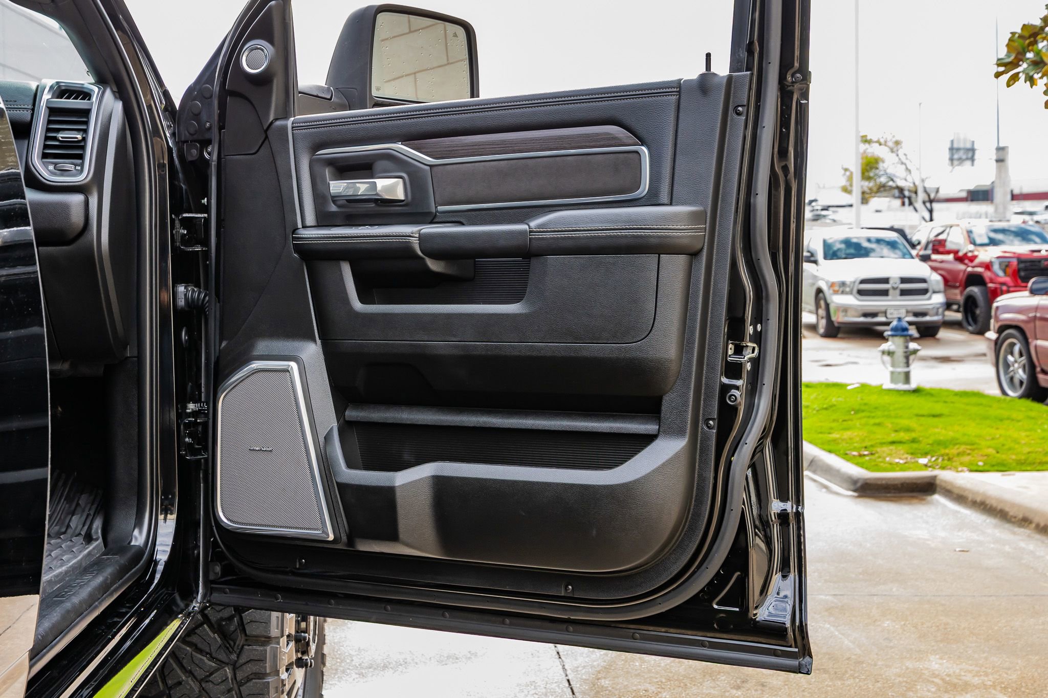 Used 2025 RAM 3500 Laramie image 38