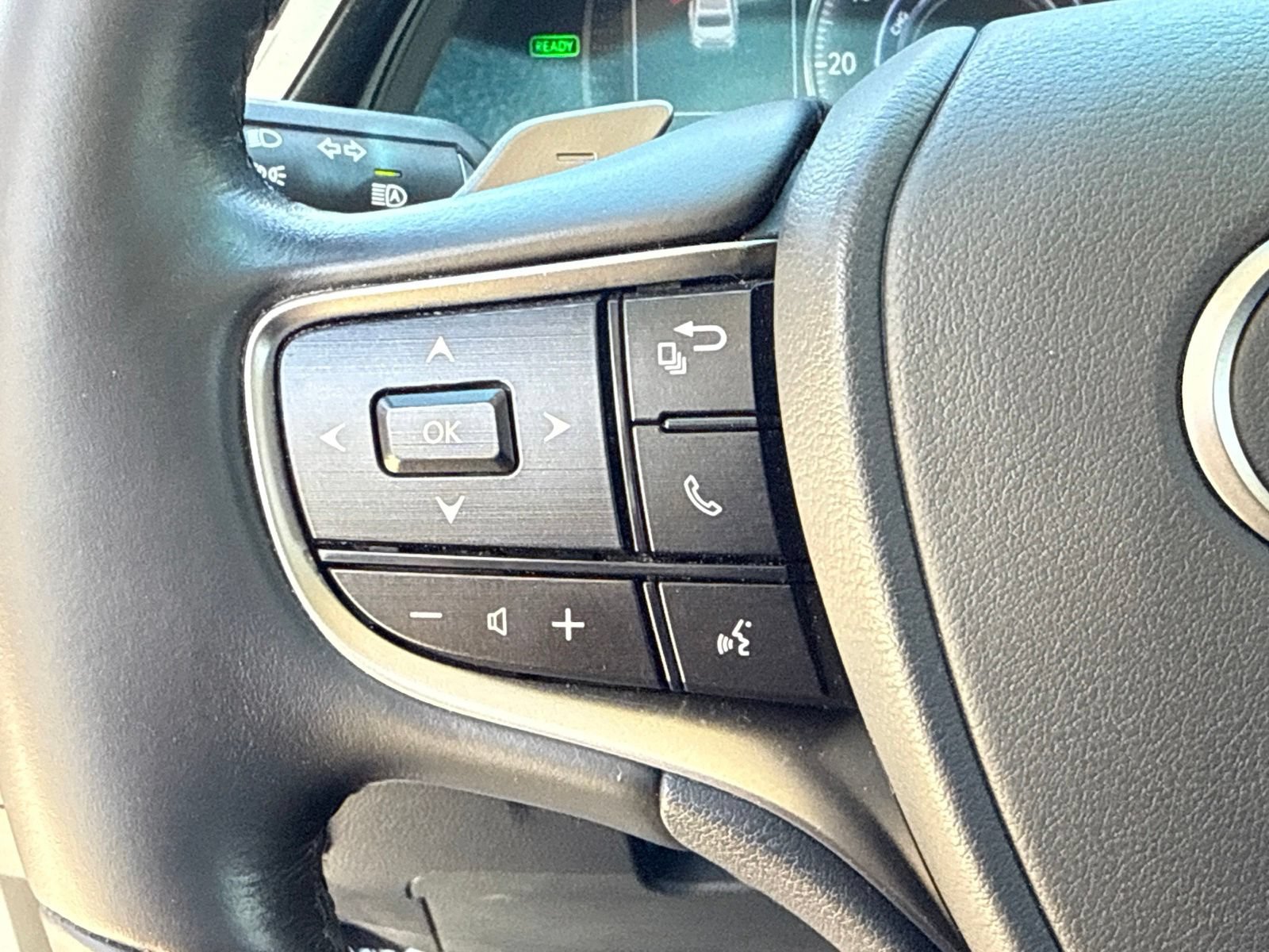 Used 2023 Lexus ES 300h w/ Accessory Package (Z1) FWD image 30
