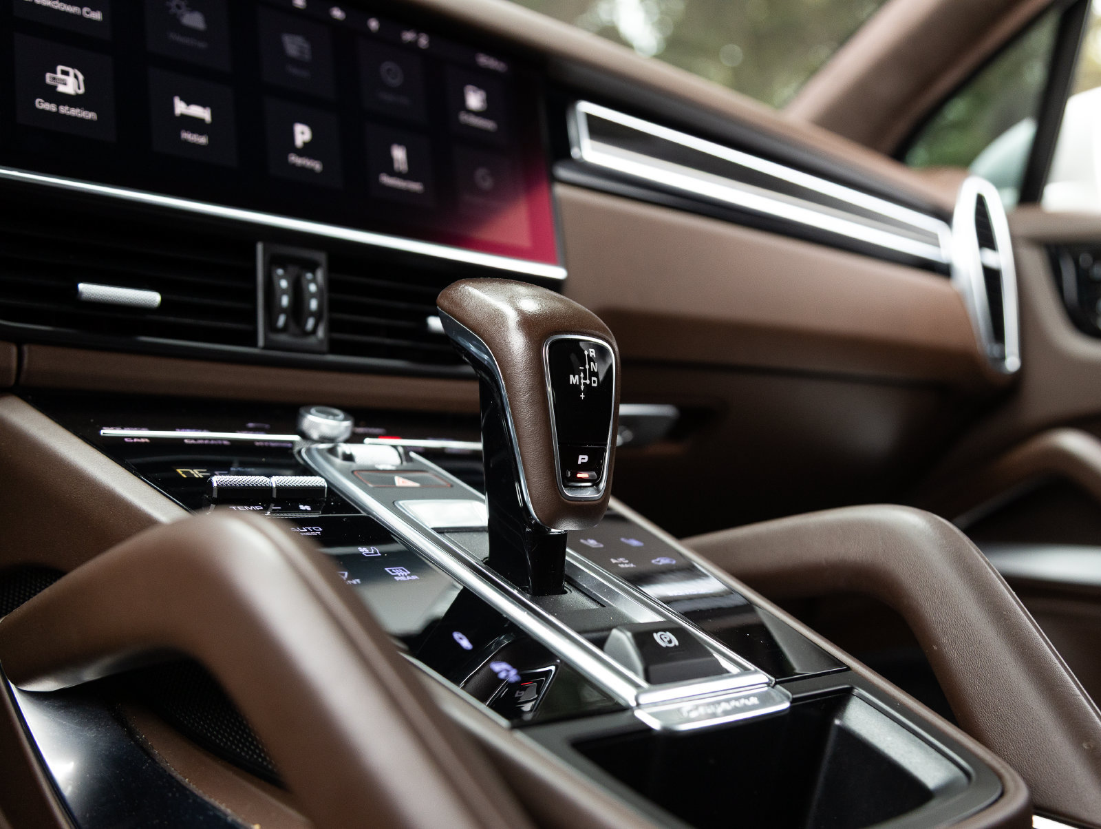 Certified 2020 Porsche Cayenne Turbo S AWD/4WD image 27