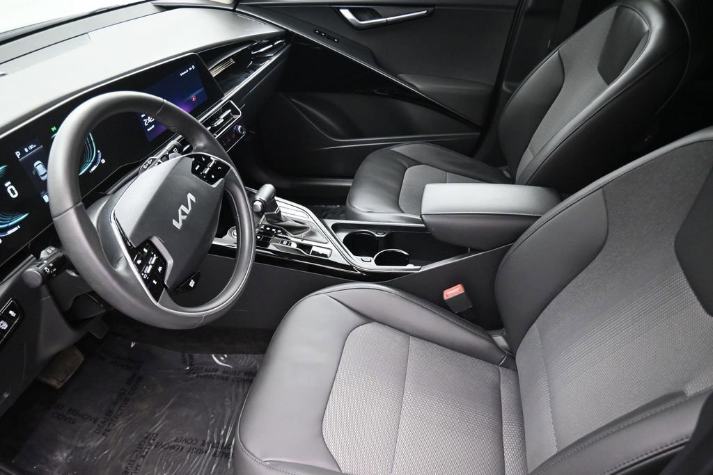 Used 2024 Kia Niro EX FWD image 8