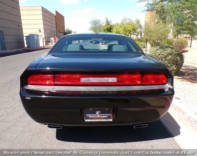 Used 2013 Dodge Challenger SXT RWD image 4