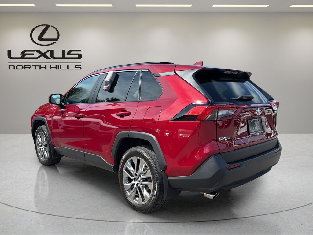 Used 2020 Toyota RAV4 XLE Premium AWD/4WD image 8