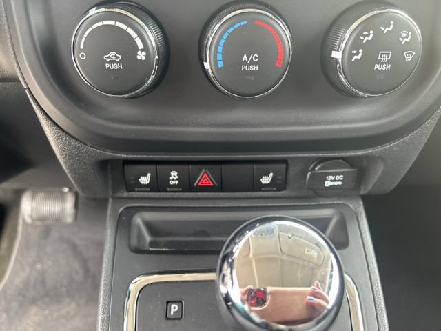 Used 2017 Jeep Patriot Latitude AWD/4WD image 16