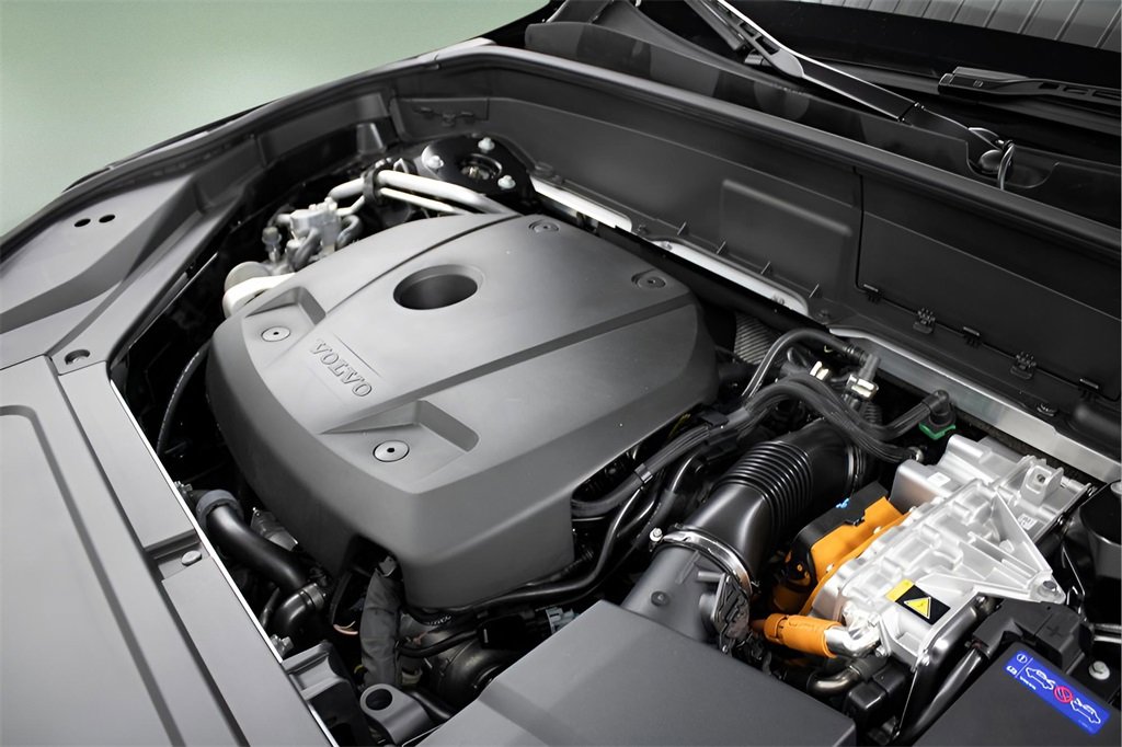 Certified 2025 Volvo XC90 T8 Plus image 14