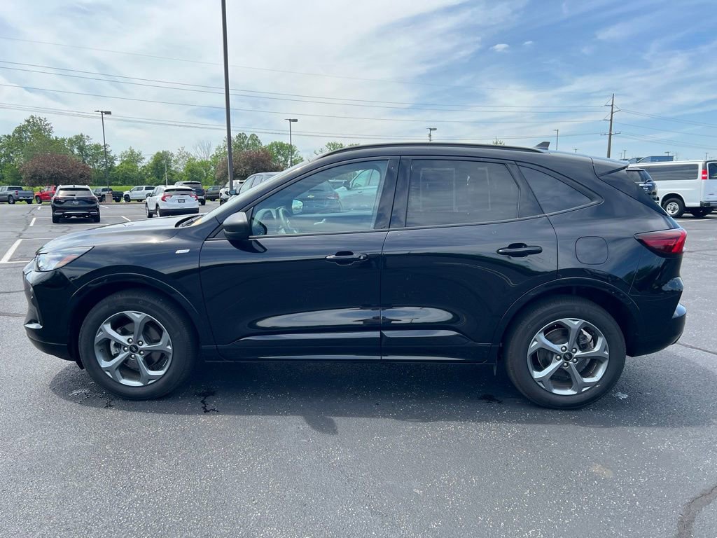Used 2024 Ford Escape ST-Line w/ Tech Pack #1 AWD/4WD image 3