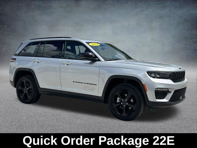 Certified 2024 Jeep Grand Cherokee Limited w/ Black Appearance Package image 5