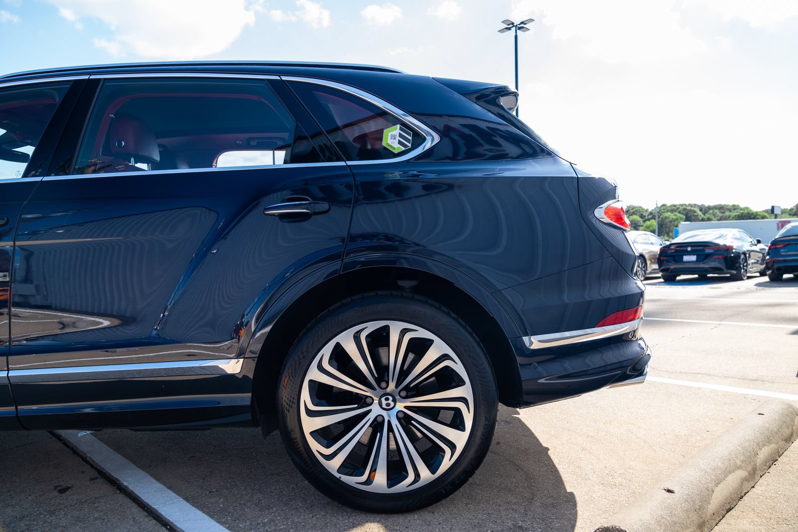 Used 2021 Bentley Bentayga AWD/4WD image 11