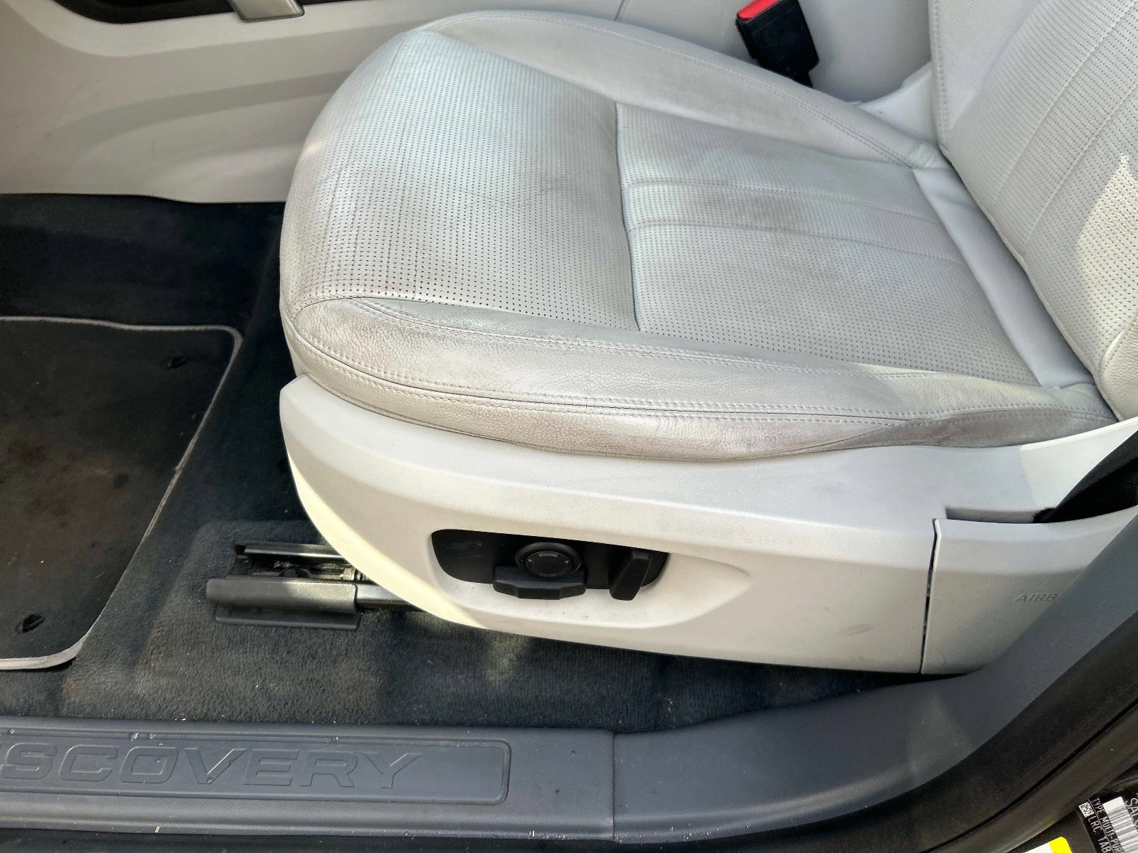 Used 2019 Land Rover Discovery Sport SE image 21