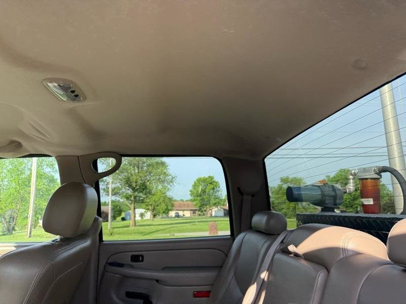 Used 2005 GMC Sierra 3500 SLT w/ Heavy-Duty Power Package image 28