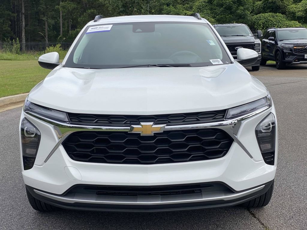 Used 2025 Chevrolet Trax LT FWD image 11